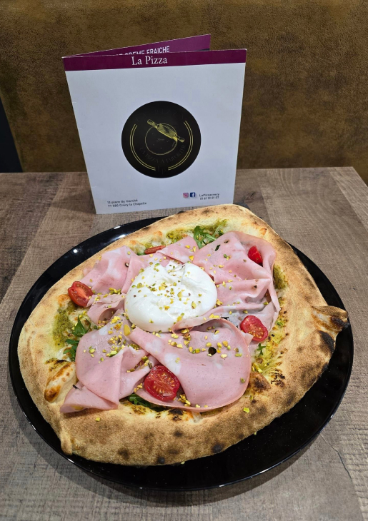 Pizzas faites maison avec des ingrédients frais à La Pizza, Crécy la Chapelle, à 15 mn de Disneyland, en Seine et Marne (77)